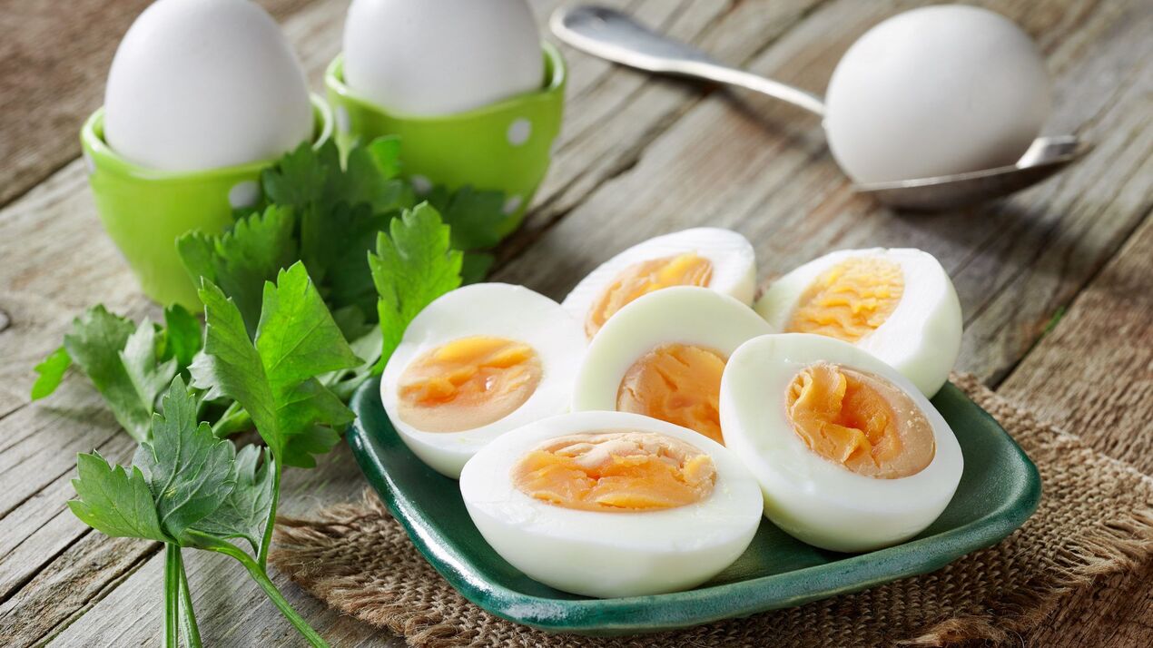 ایک غذا پر ابلے ہوئے انڈے